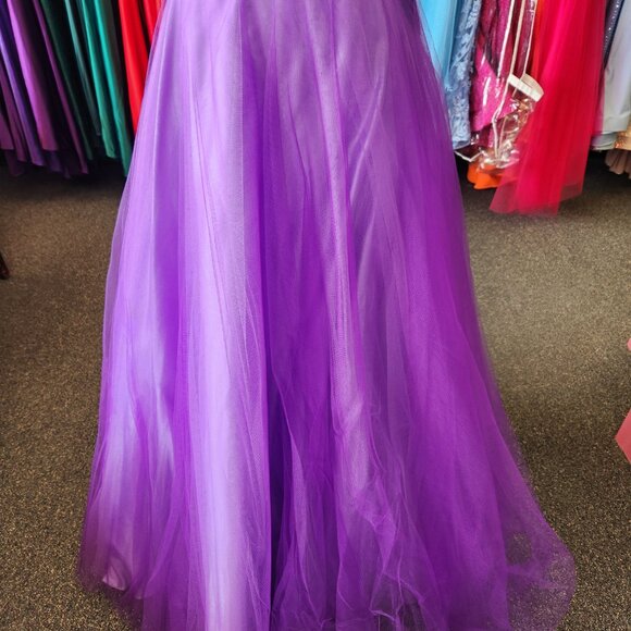 W.O.W. 5060 Purple Size 6 Prom Dress/Formal Gown - Picture 3 of 7